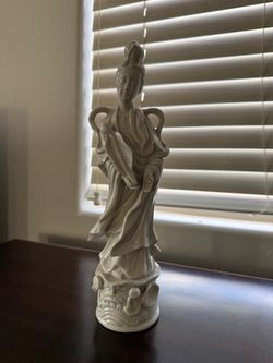 White Porcelain Guanyin Figurine