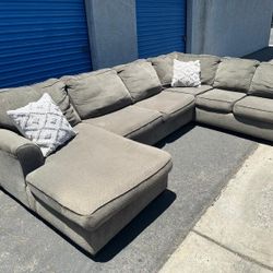 Huge Gray Sectional Couch 🛋 Very Clean 🛋 