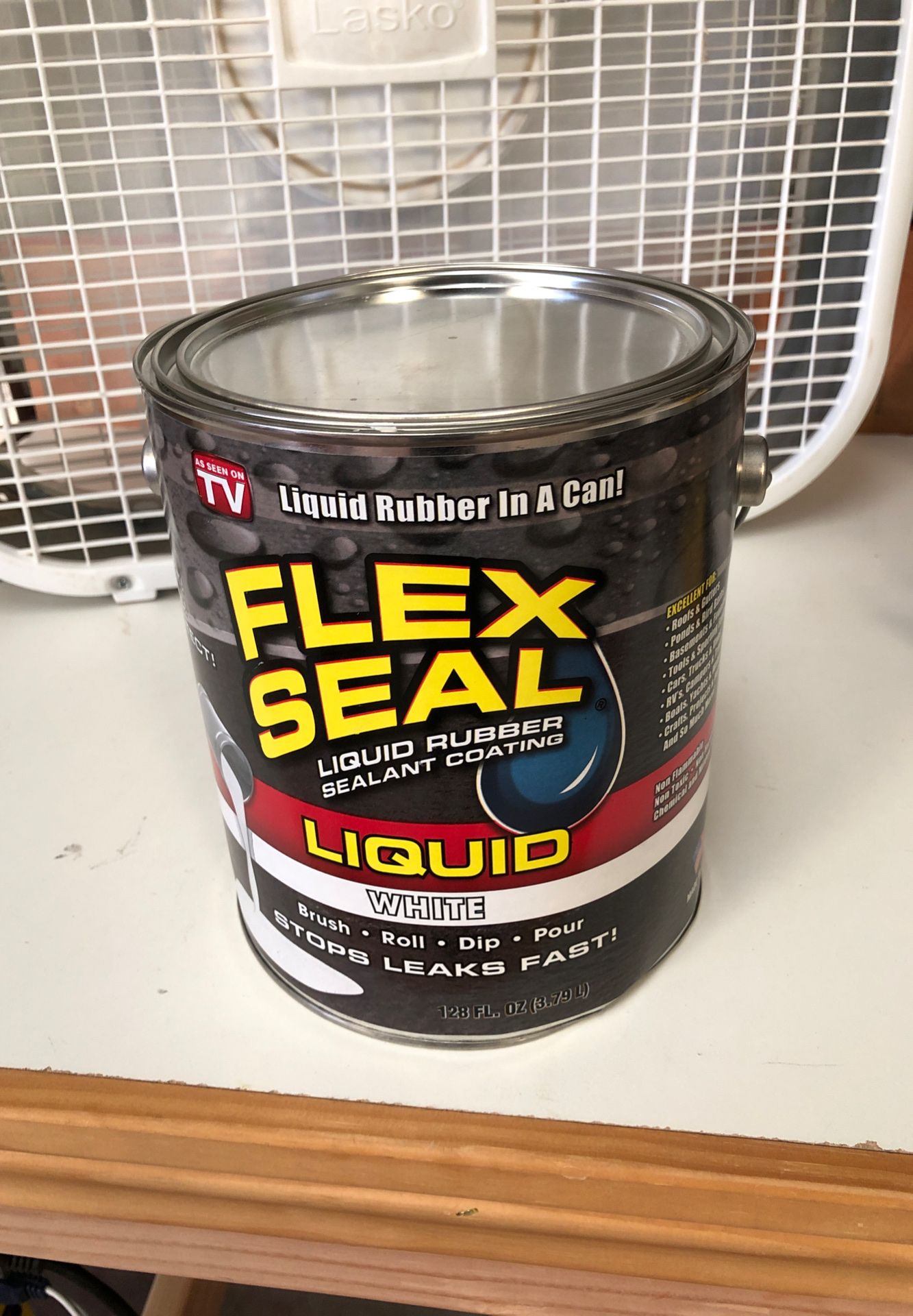 FLEX SEAL LIQUID RUBBER SEALANT COATING WHITE. 128 0z 3.79 L