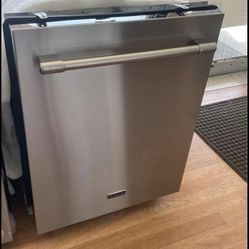 Maytag Dishwasher with Third Level Rack and Dual Power/Dual power filtration