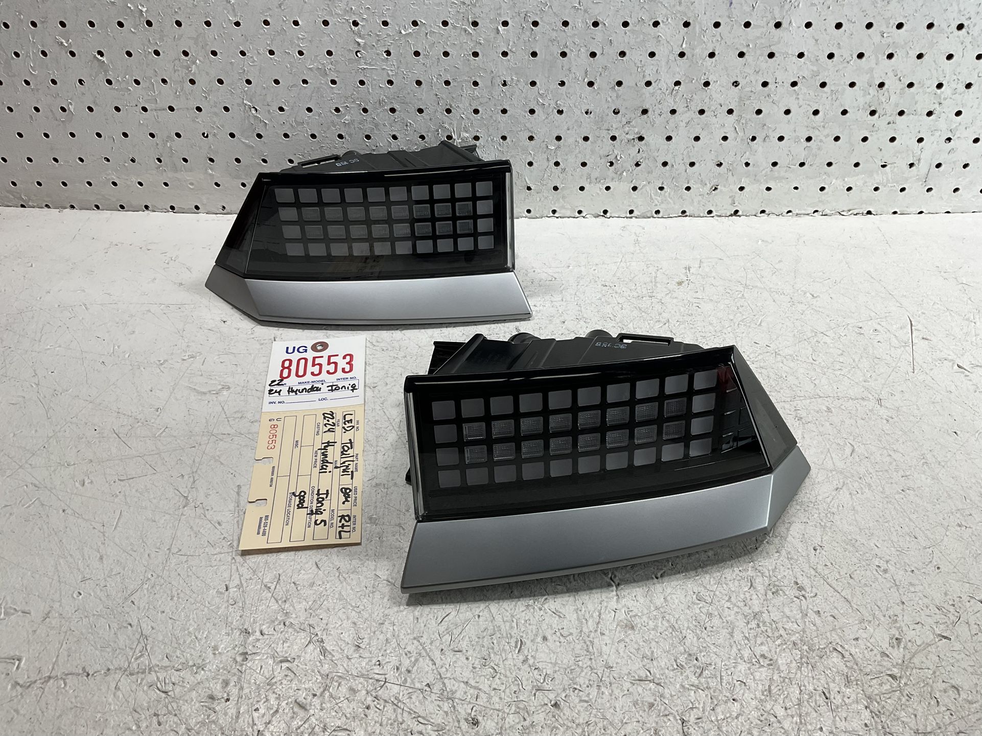 2022 2024 HYUNDAI IONIQ 5 TAIL LIGHT PAIR OEM