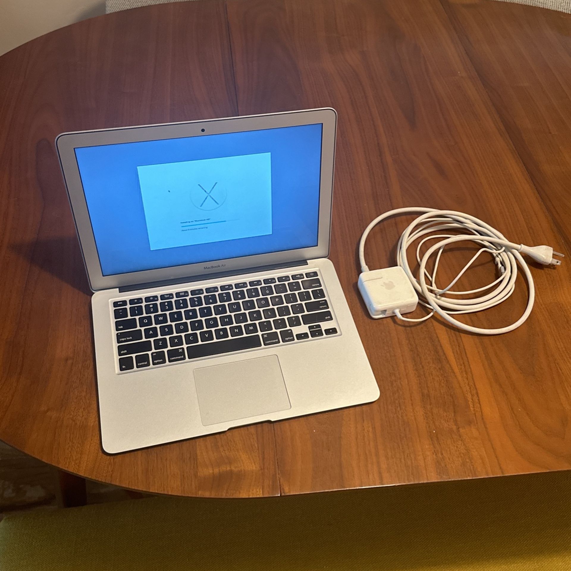 Apple MacBook air MODEL A1466 for Sale in Phoenix, AZ OfferUp