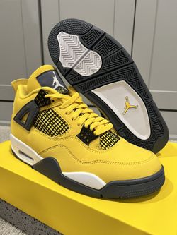 New Jordan 4 Lightning Sz 9.5 DS