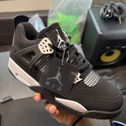 Jordan 4 “Black Cat” – All Black Edition🔥