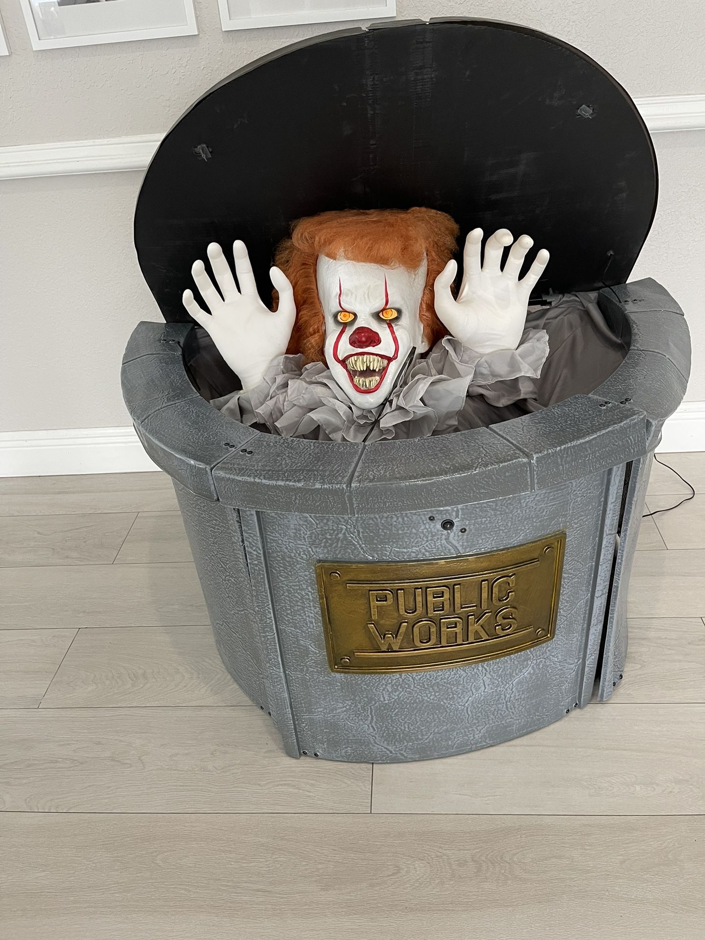 Halloween Pennywise Sewer Grate Animatronic