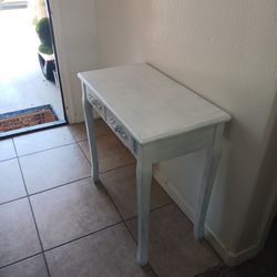 Cute Smaller white wooden entry table / vanity asking $65 cash must pick up Broadway and apache buckeye az check out my page all types of stuff downsi