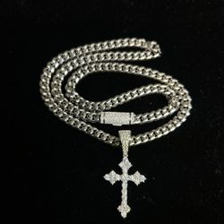 Silver 925 chain (20”) + Lab-Vivid diamond cross pendant.
