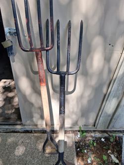 2 pitchforks