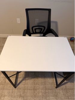 Desk, Office Chair & Area Rug