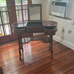 Beautiful French Jewelry/Cosmetic Desk