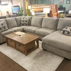 Ballinasloe platinum 2024 raf chaise sectional