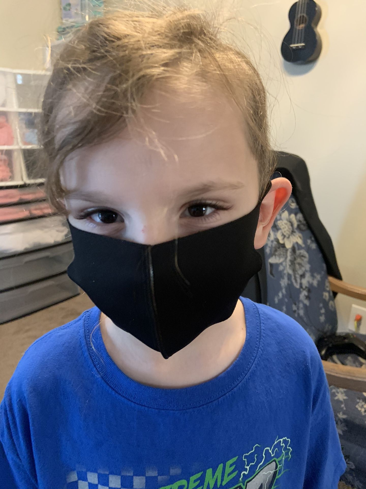Children’s single layer face mask. Easy to breath black or pink mask available.
