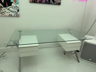 Beautiful High End Glass And Glossy White Modern Office Desk