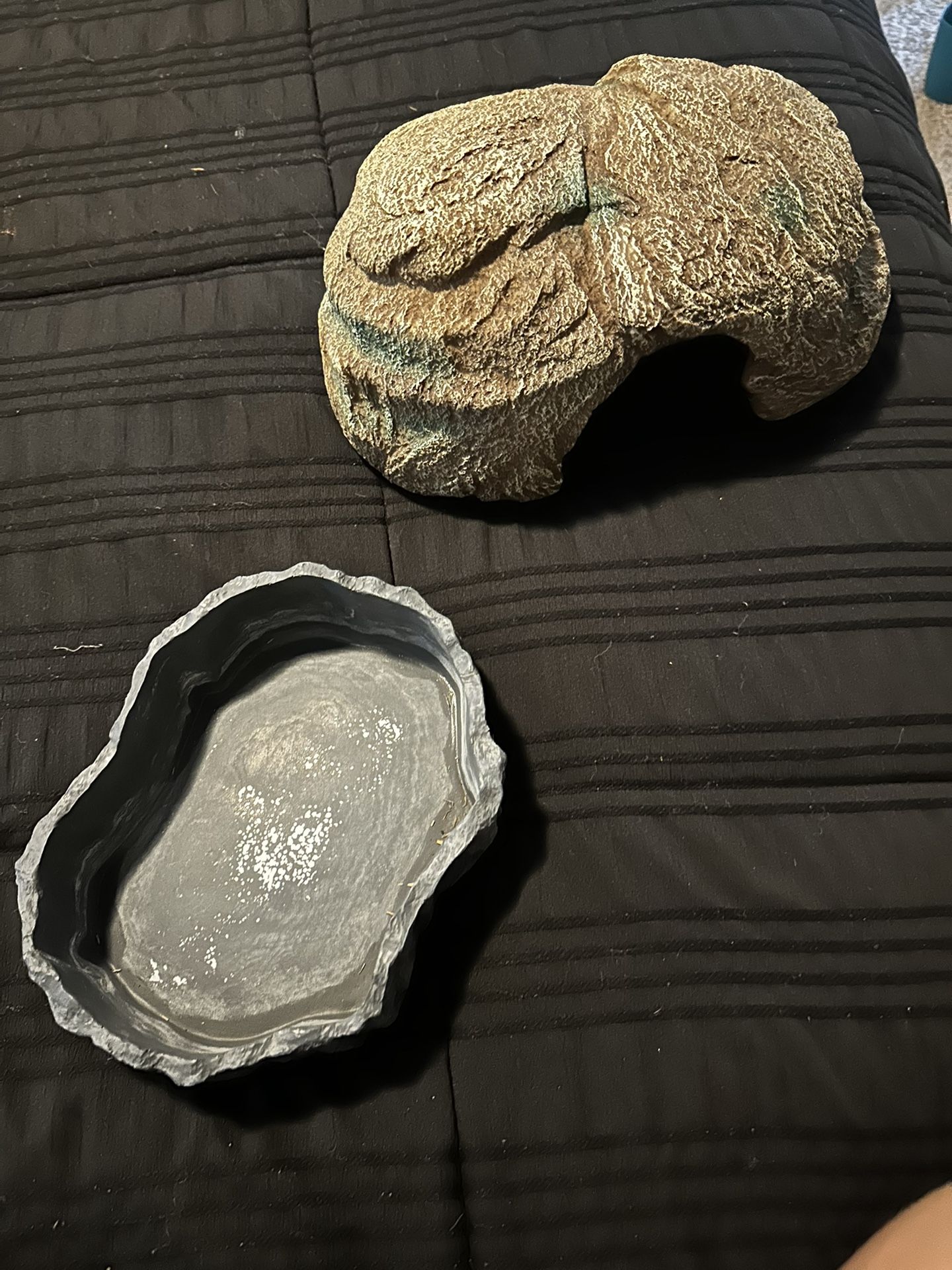 Reptile Accessories Water Bowl And Hideout