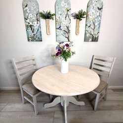 Beautiful Round Dining Table and 2 Cushioned Chairs.