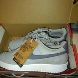 Nike Size 10.5 Court vision LO NN 