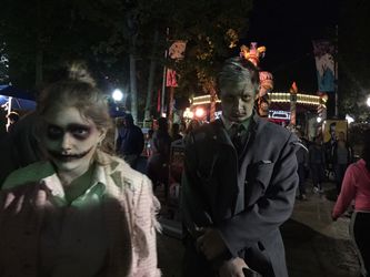 Six flags (FRIGHTFEST TICKETS )