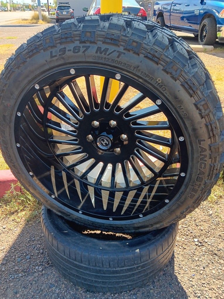22X12 Chrome And Black Hardcore Wheels 33 1250 22 Mt Tires