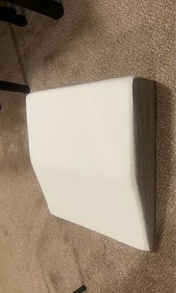 MedLuxe Foam Wedge Pillow full details in the photos pickup Gaithersburg md20877