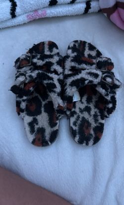 Secret Treasures Women's Double Buckle Faux Fur Leopard Print Slipper