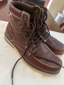 Levi’s stylish boot size11