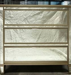 3-DRAWER MIRRORED DRESSER (QTY-1)