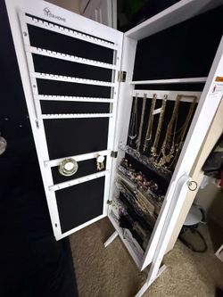 Jewelry mirror