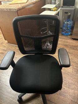 Computer chair like new $40