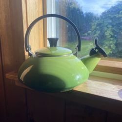 Le Creuset Zen Tea Kettle 