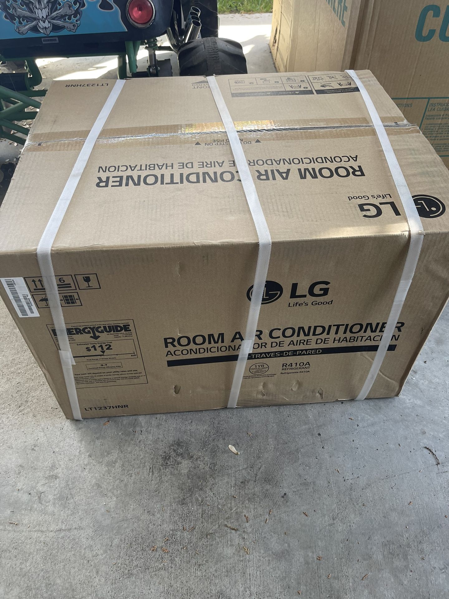 Air Conditioner LG Room Air Conditioner 11200 BTU 230 V Trough The