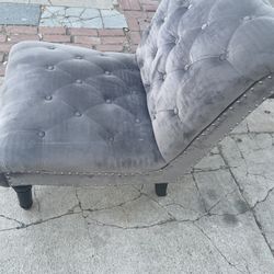 Loung Chair Button Style 