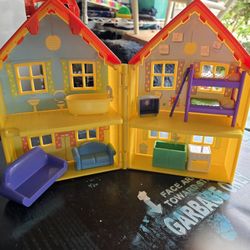 Pepper Pig stuff..great Shape!