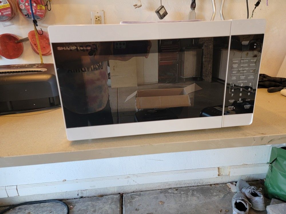 SHARP Countertop Microwave