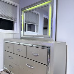 Mirror dresser