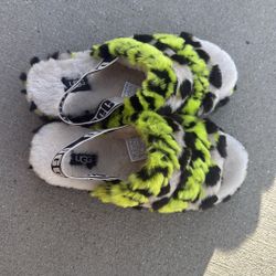 UGG slippers Size 8 Women’s 