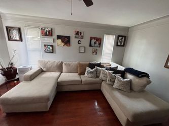 Sectional Furniture w/Throw Pillows incld.