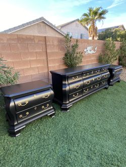 Century dresser French Bombe Style Mahogany with two match nightstand solid wood