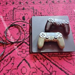 PS4 Playstation 4 + 2 controllers