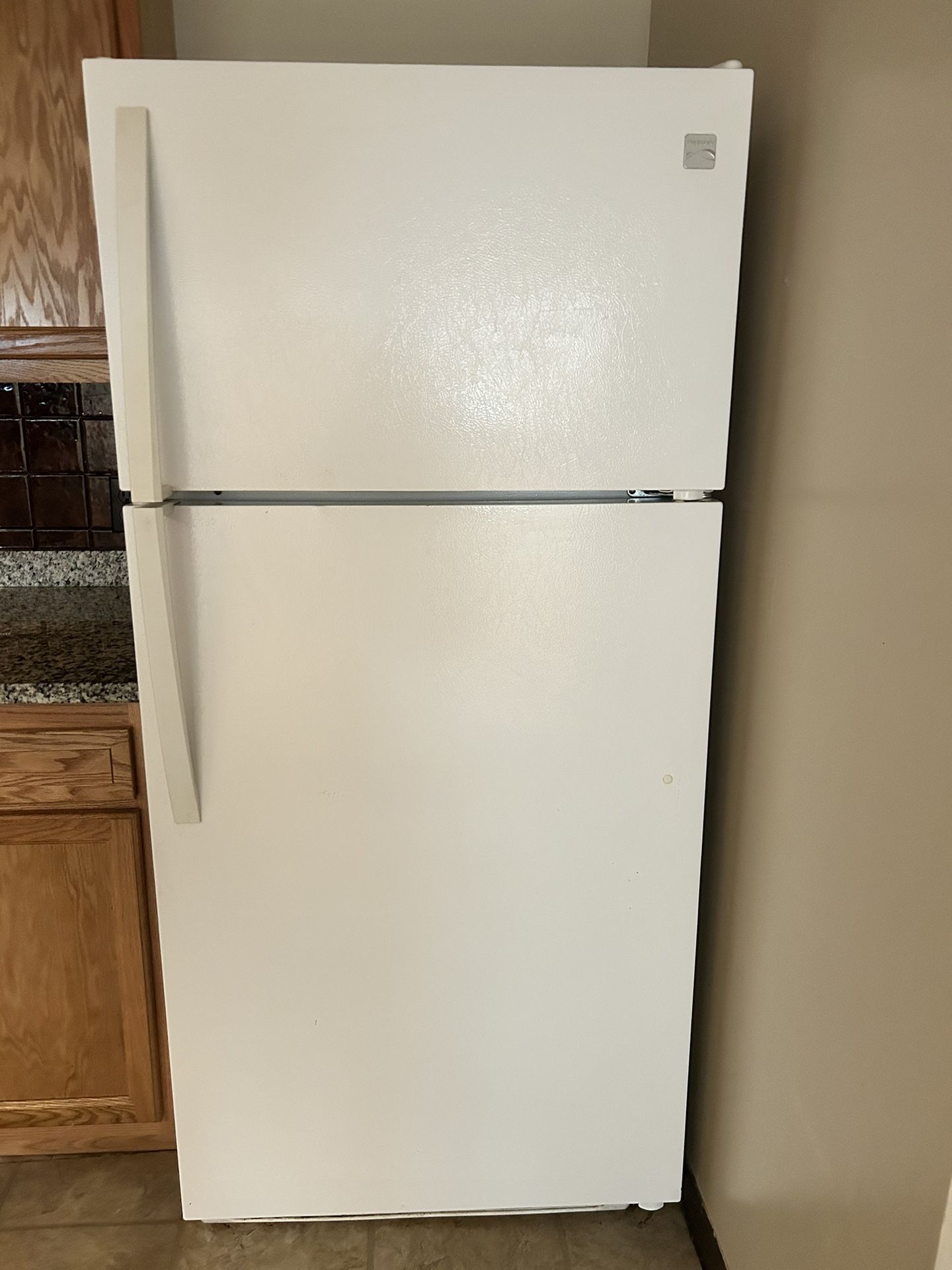 Kenmore refrigerator - Top Freezer 