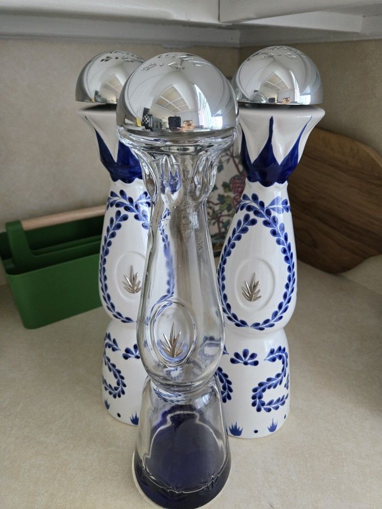 Ended
Clase Azul Reposado Tequila Bottle Hand Painted