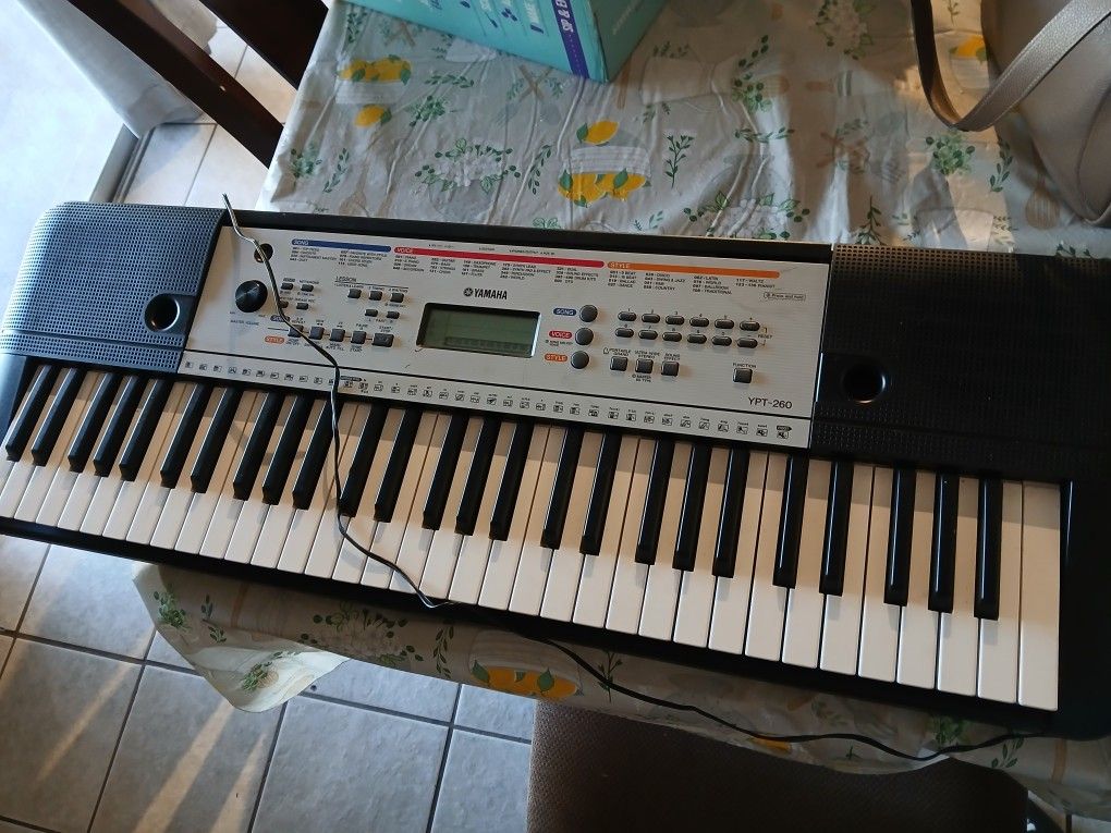 Yamaha Electric Keyboard