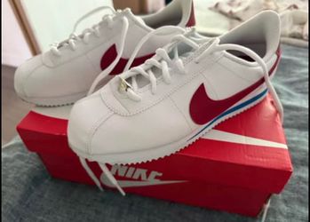 New Nike Cortez basic sneakers 7Y 40 Eu