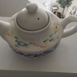 Unused Vintage Teapot. New. Collectible