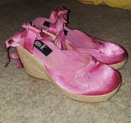 Womans Lei fushia tie up wedges size 6