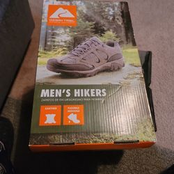 Mens Hikers Size 7.5