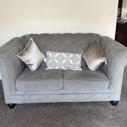 Sofa and loveseat set
