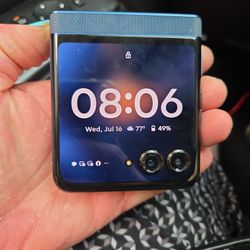 Moto Razr 2025 (XT2553V)