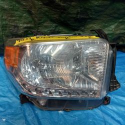 2014-17 Toyota Tundra Right Headlight 