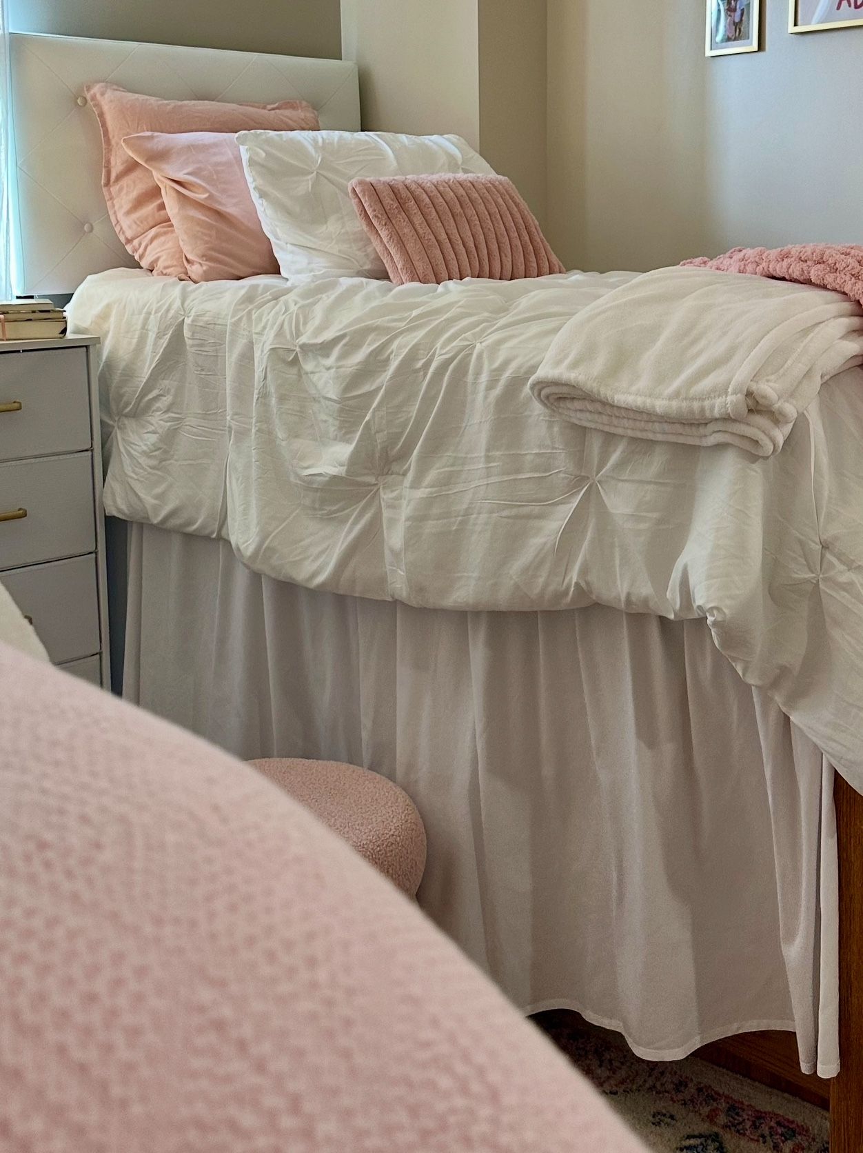 White Serta Twin XL Comforter with Pillow Sham