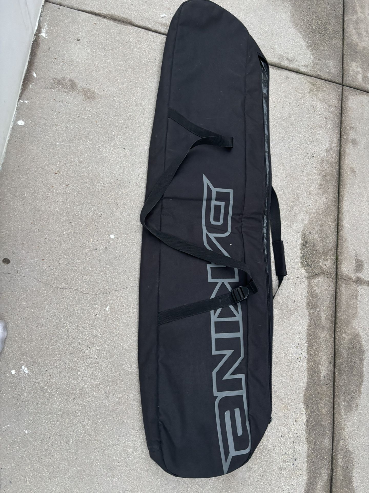 ALMOST 70 PERCENT OFF❎Dakine 65” Black Snowboard Bag 